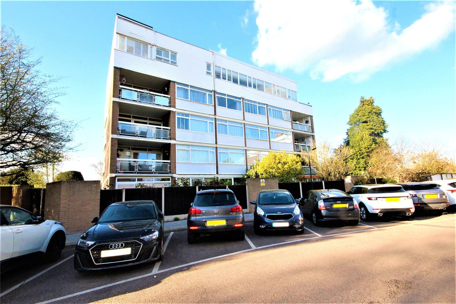 2 bed flat for sale in The Bowls, Chigwell, Essex IG7 Zoopla