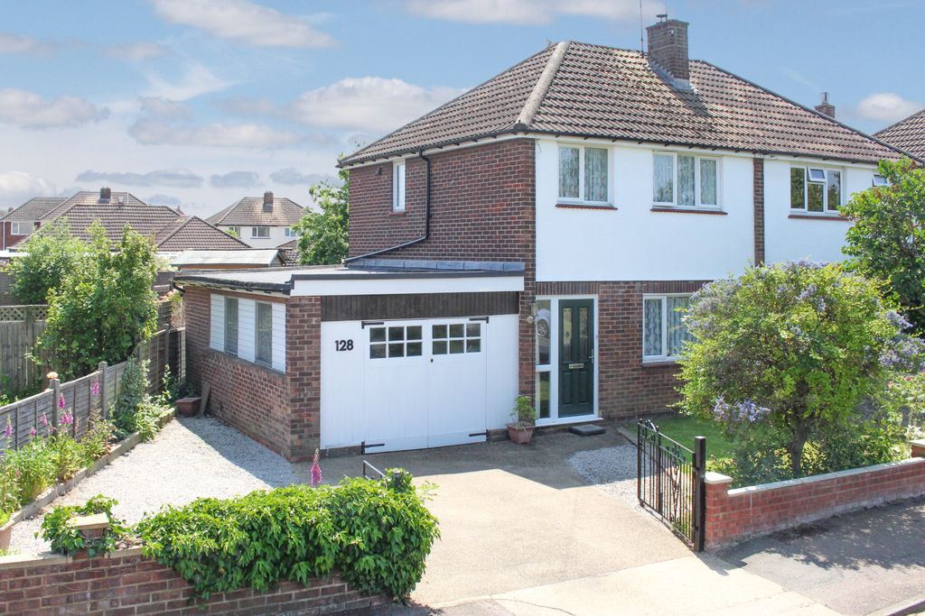 3 bed semidetached house for sale in Hockliffe Road, Leighton Buzzard