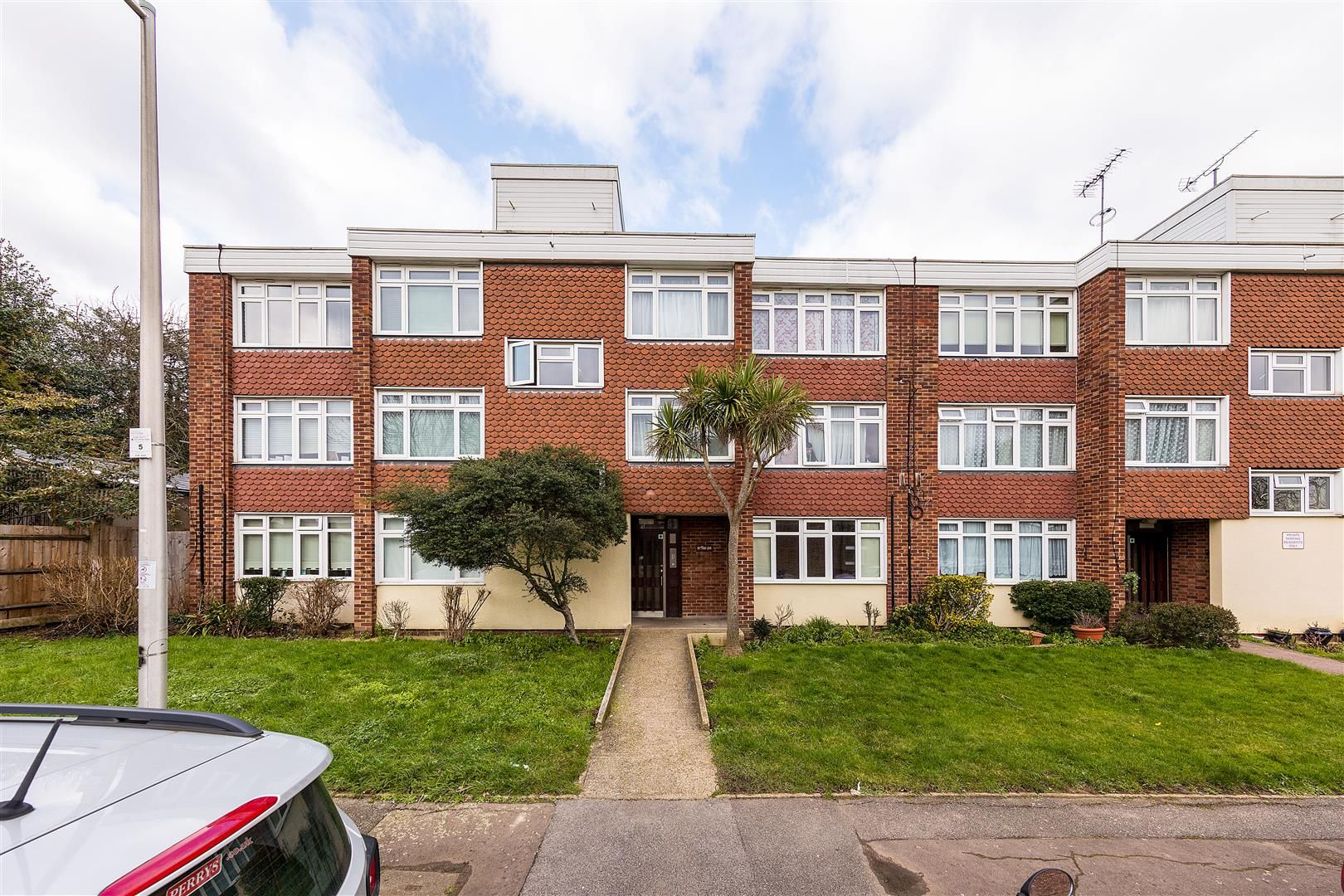 Torrington Road, London E18  