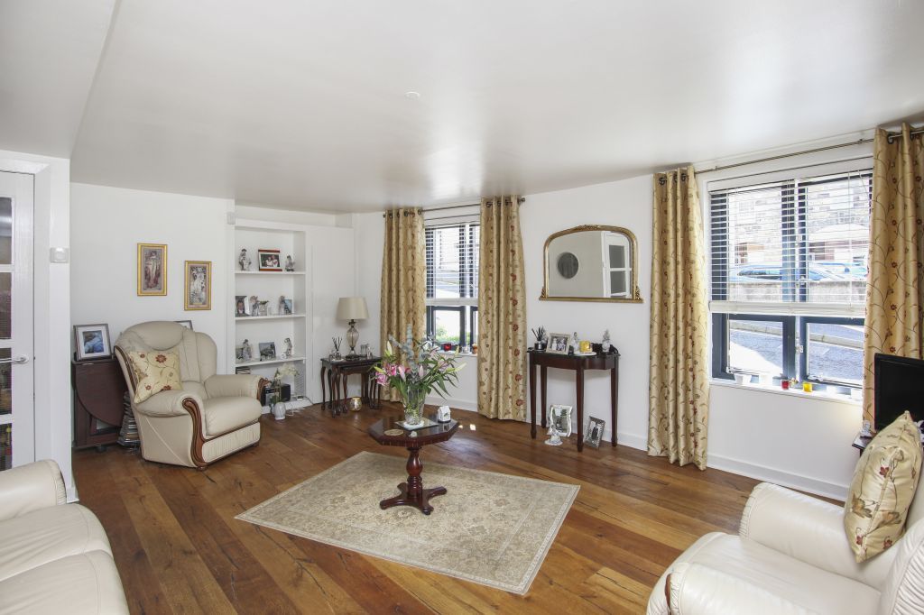 5/1 Lochend Close, Calton, Edinburgh EH8  