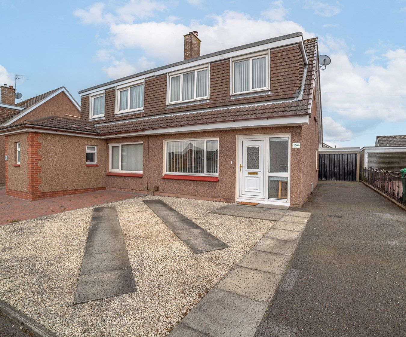3 bed semidetached house for sale in Pitcorthie Drive, Dunfermline