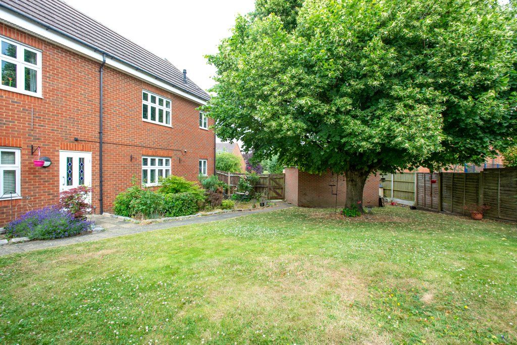 2 bed flat for sale in Curchin Close, Biggin Hill TN16 Zoopla