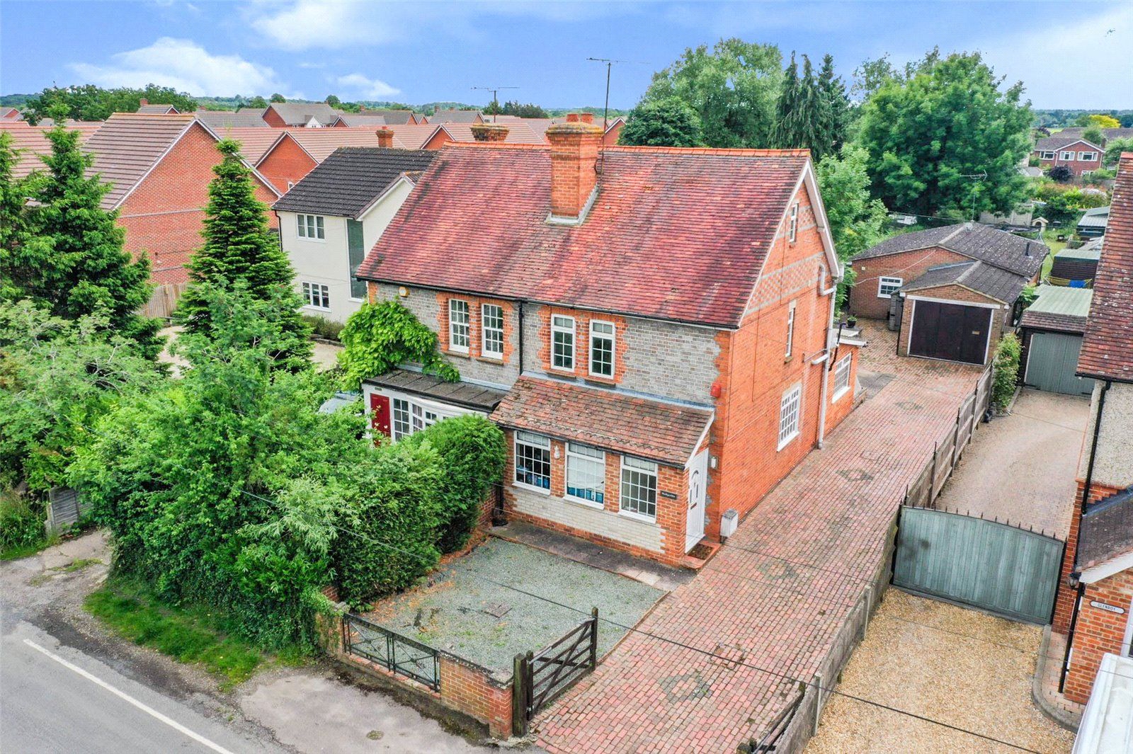 4 bed detached house for sale in Croft Road, Spencers Wood, Reading