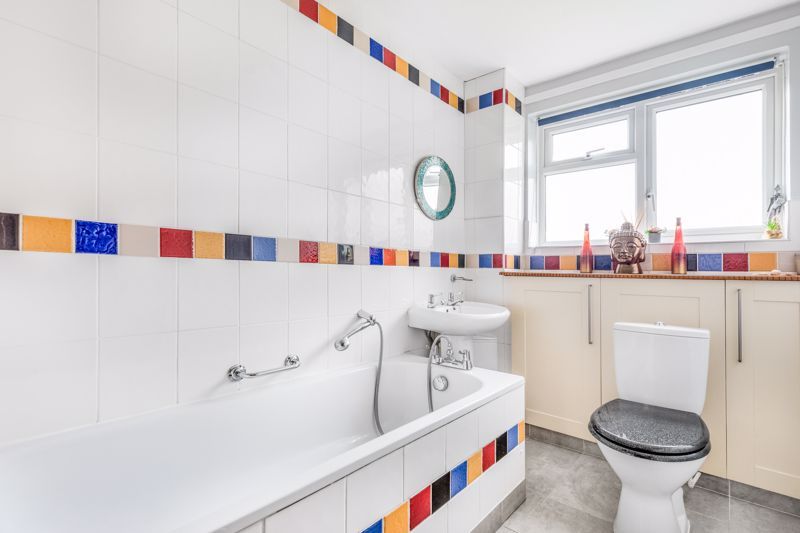 2 bed flat for sale in The Mount, Coulsdon CR5 Zoopla