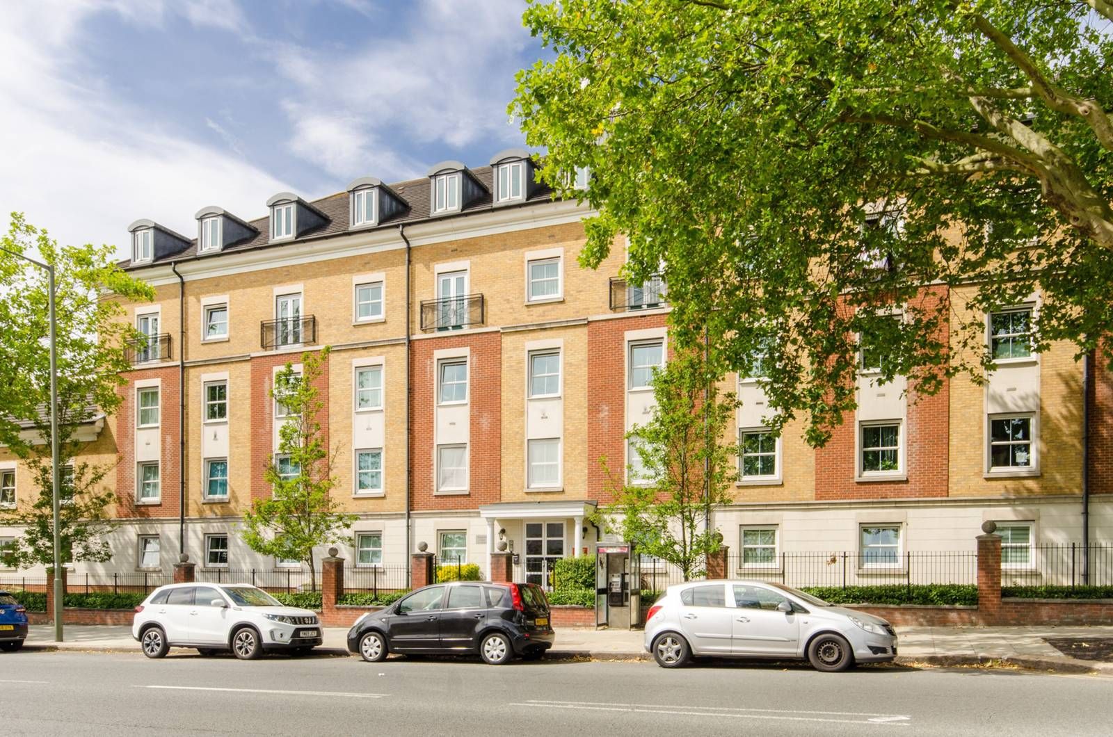 Solomons Court N12 Finchley London  