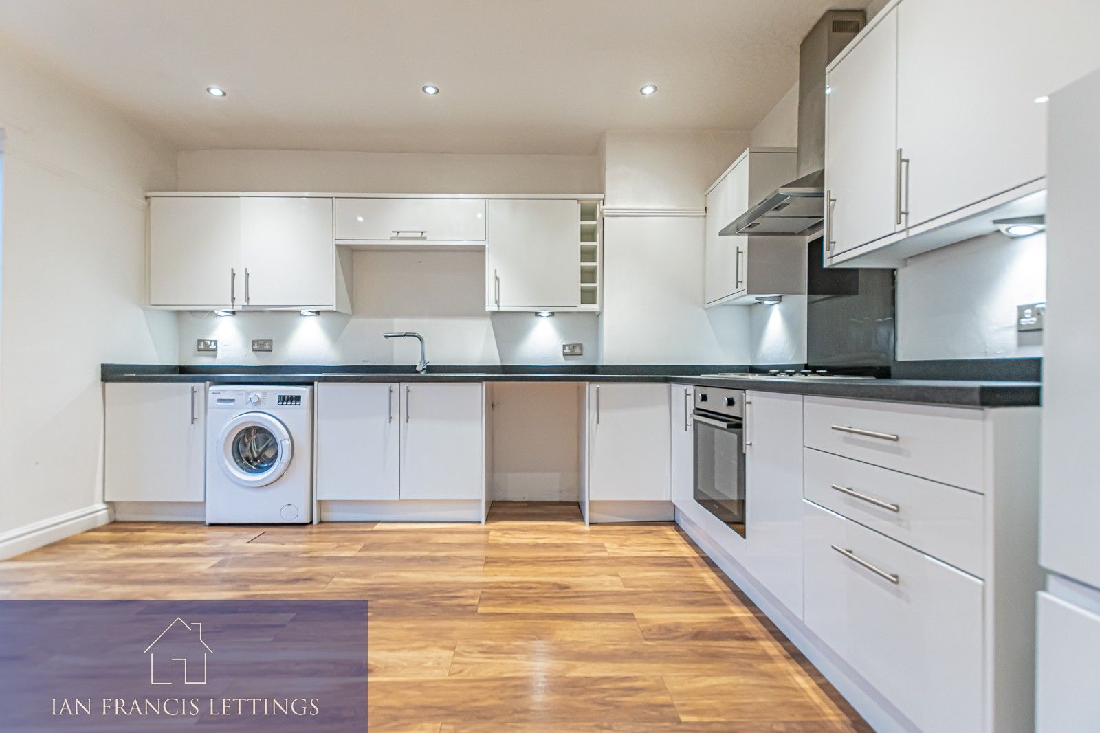 3 bed semidetached bungalow to rent in Jean Avenue, Pennington, Leigh