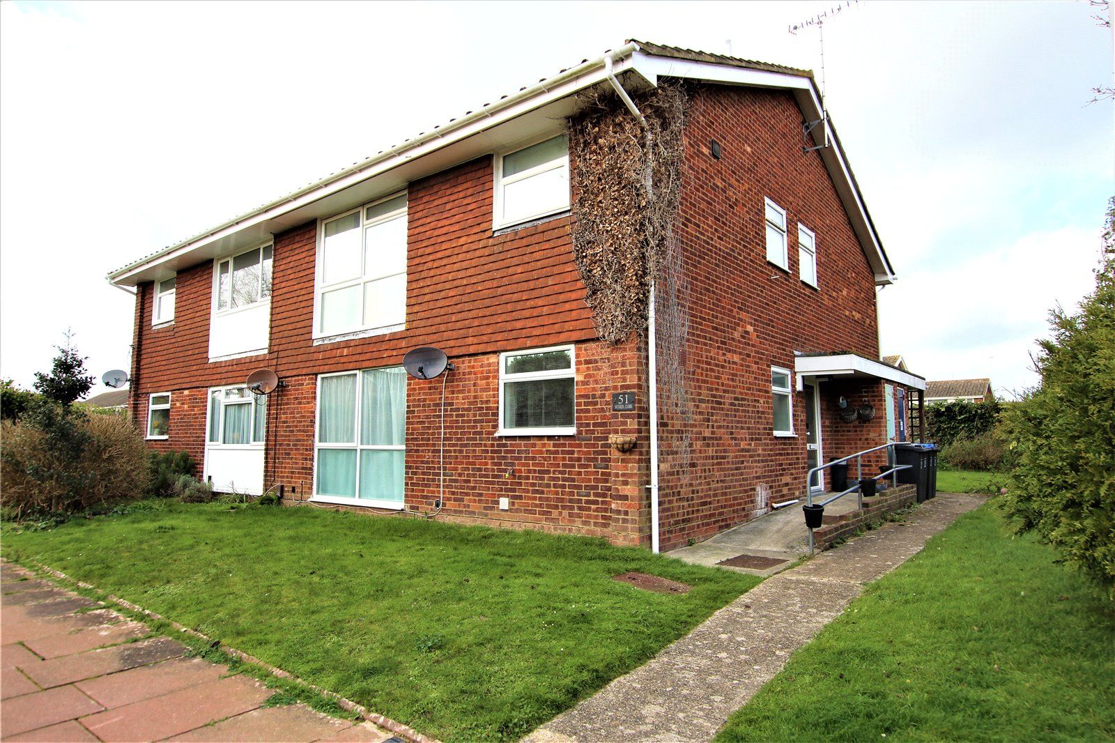 2 bed flat to rent in Hudson Close, Worthing, West Sussex BN13 Zoopla