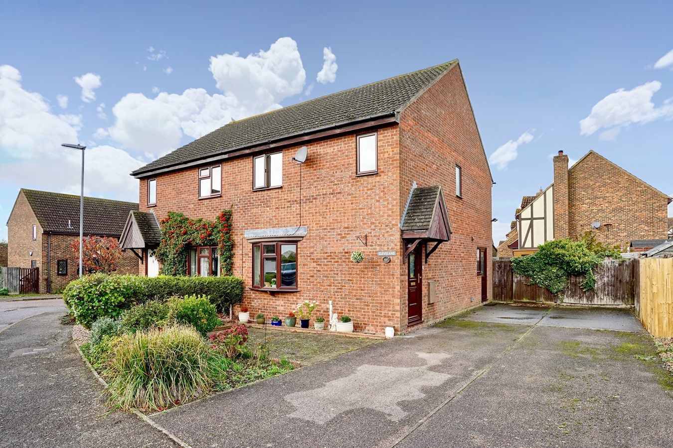 3 bed semidetached house for sale in Hunters Way, Kimbolton