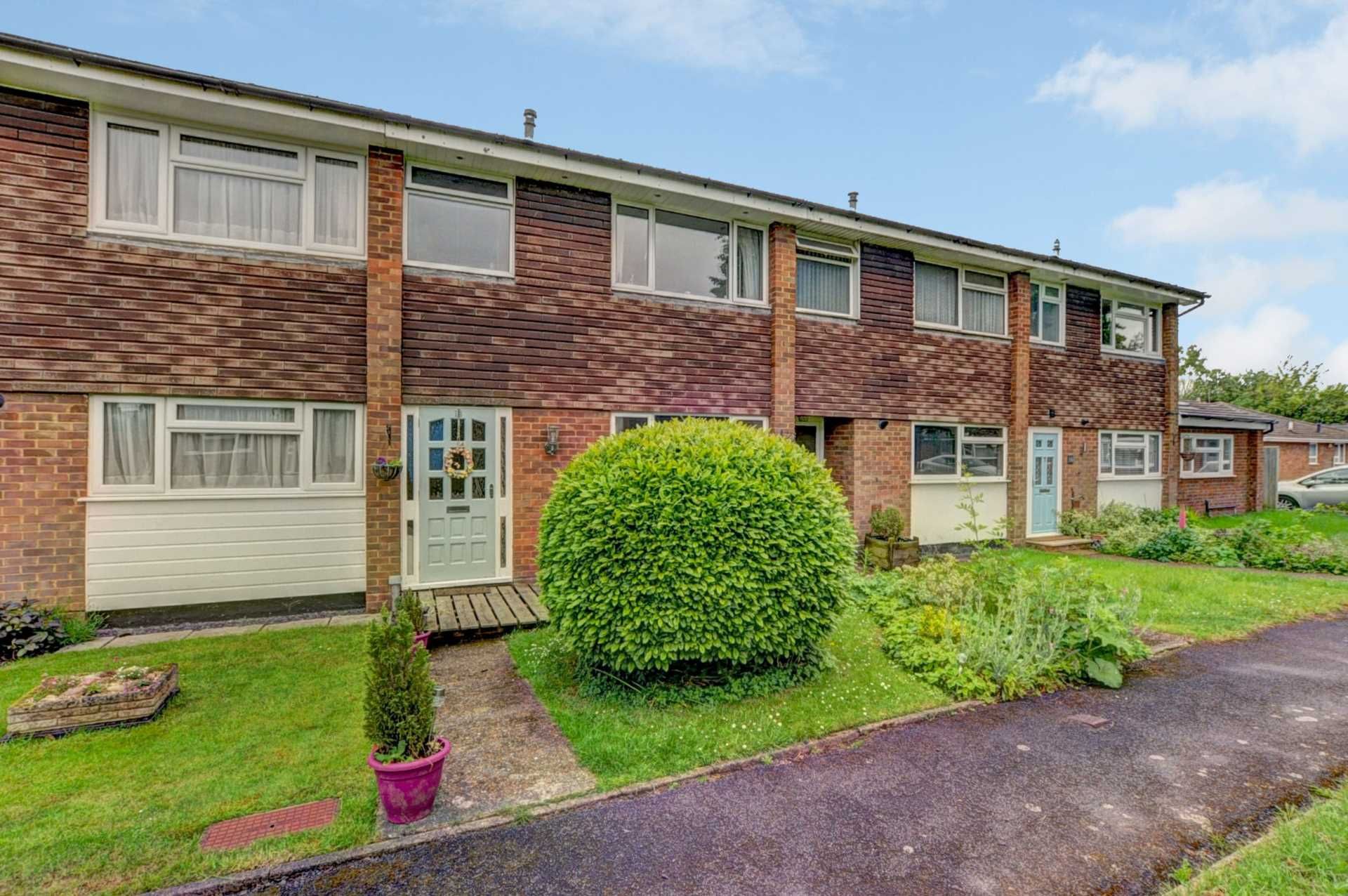 3 bed terraced house for sale in Marcourt Road, Stokenchurch, High