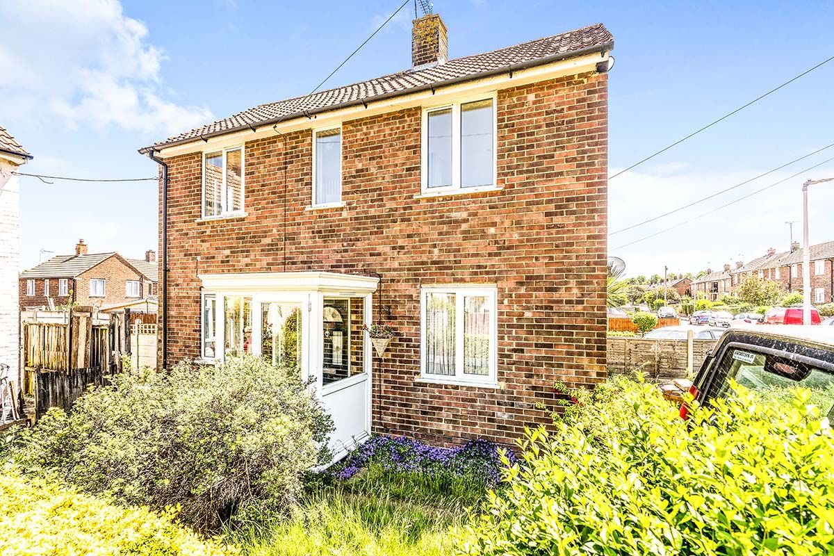 2 bed end terrace house for sale in Brabourne Avenue, Gillingham, Kent
