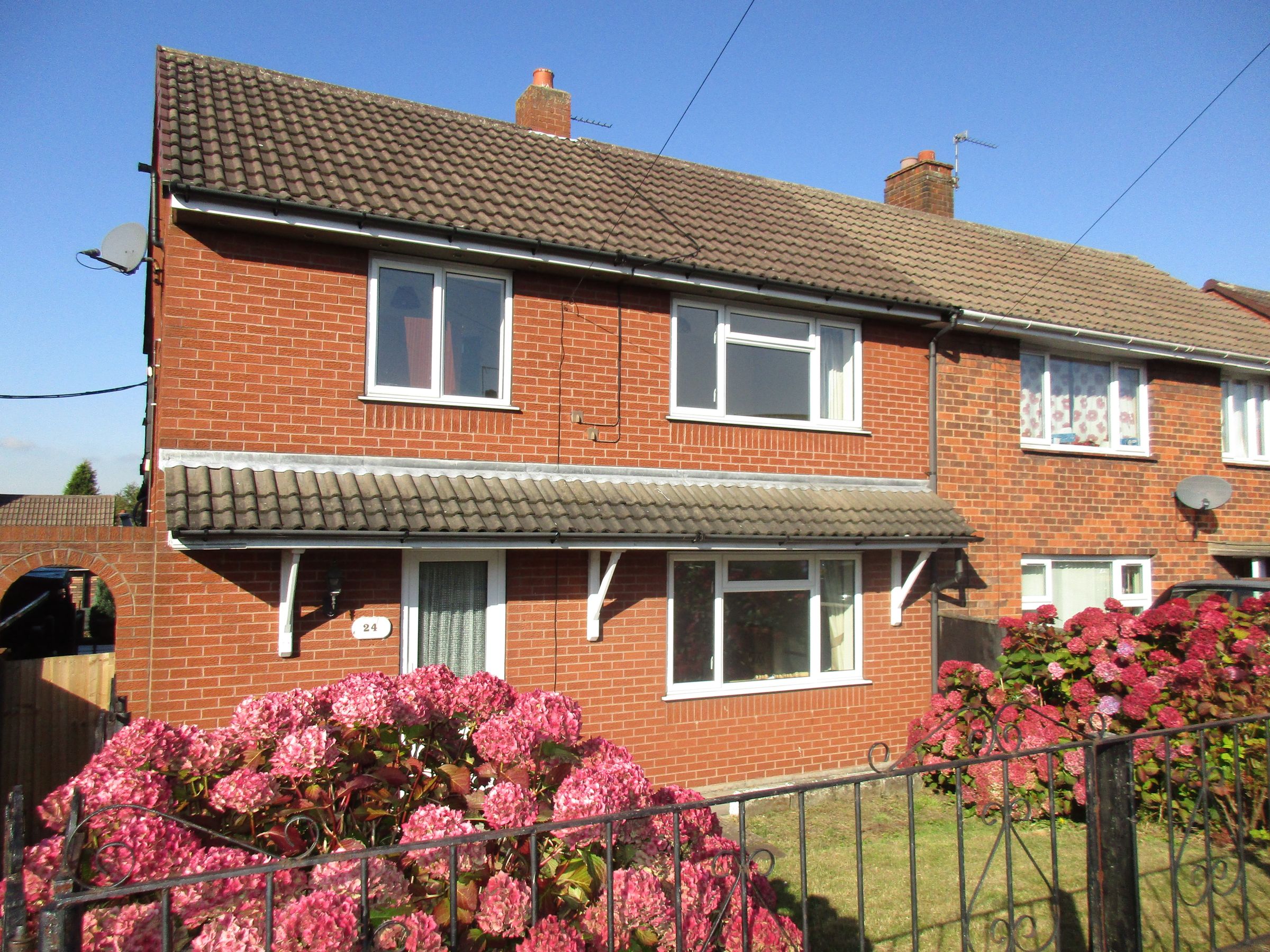 3 bed semidetached house to rent in Essex Drive, Kidsgrove, Stoke On