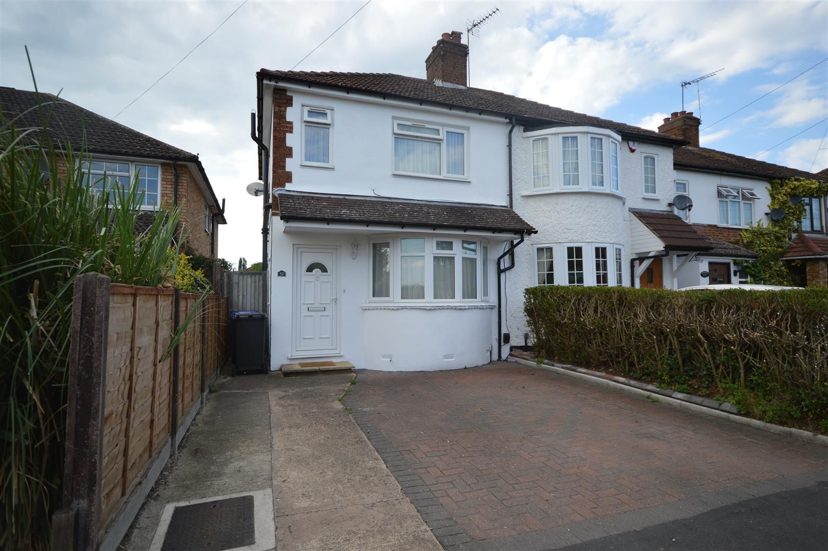 3 bed semidetached house to rent in Newtown Road, Denham, Uxbridge UB9