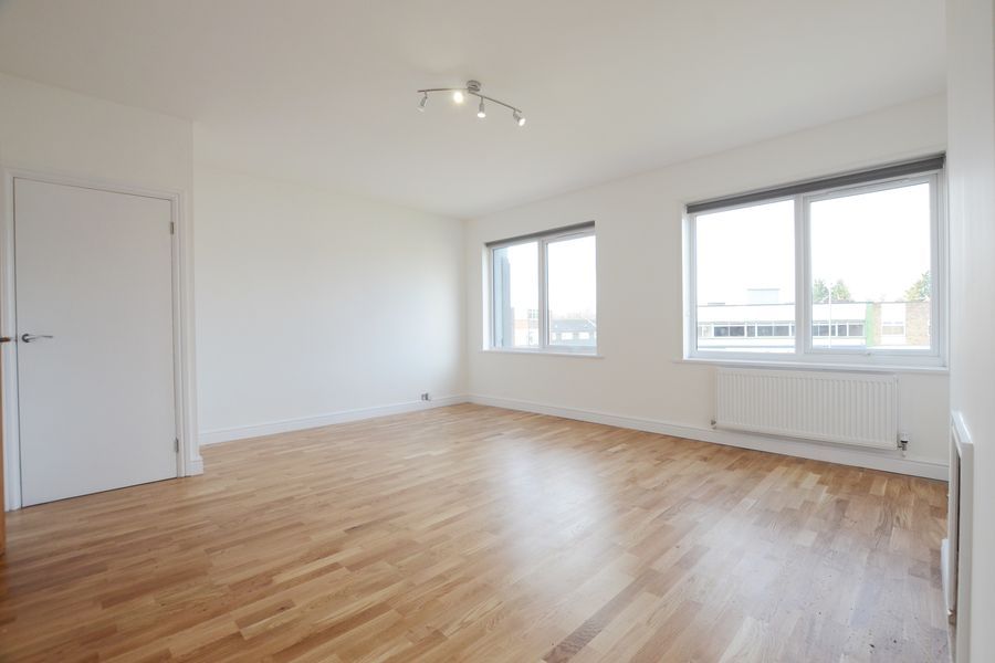 3 bed to rent in The Parade, Frimley High Street, Frimley