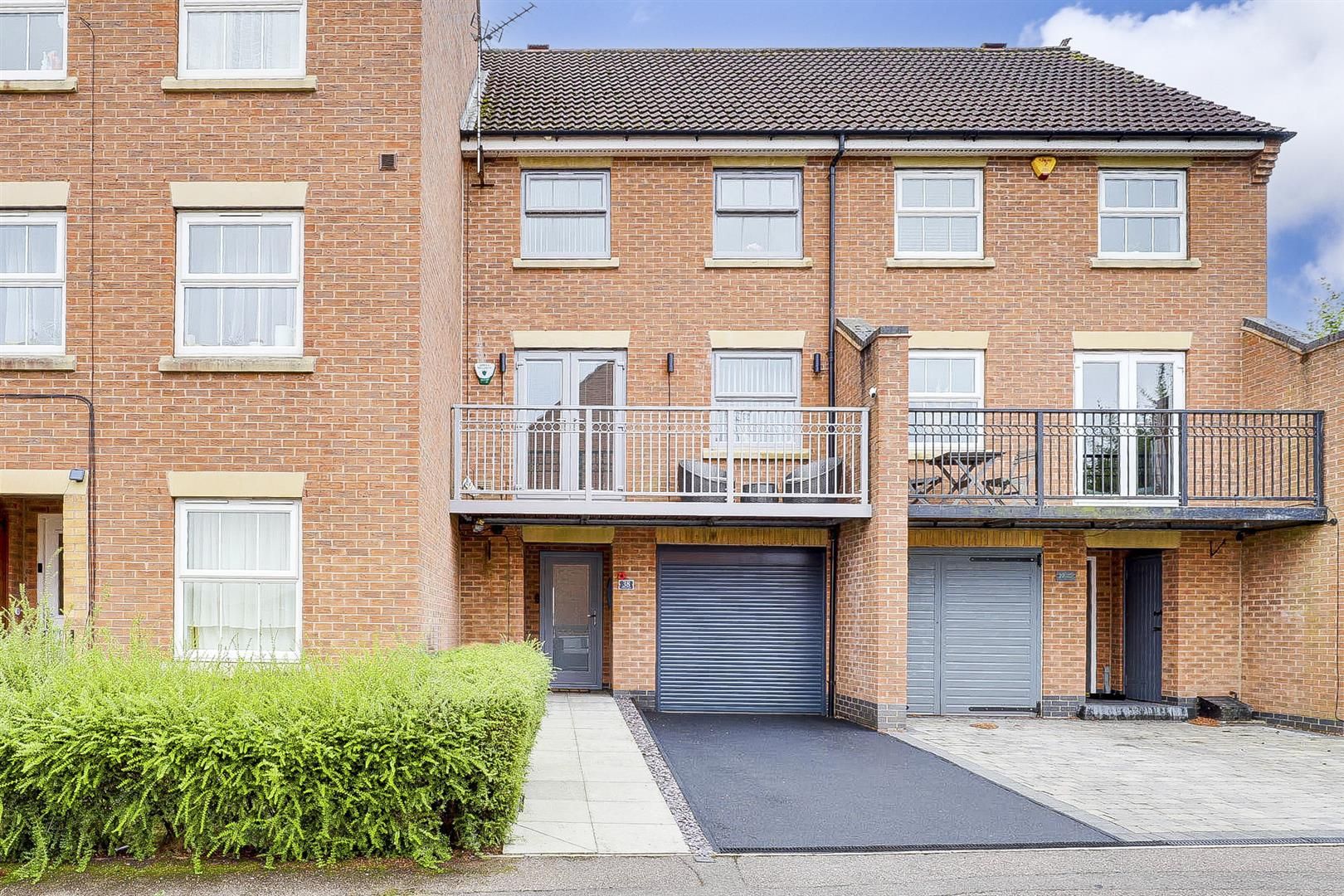4 bed town house for sale in Swifts View, KirkbyInAshfield