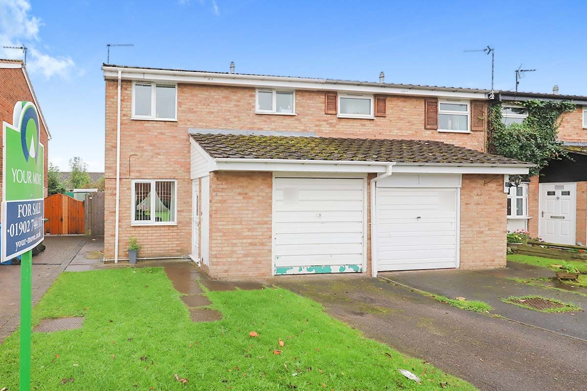 3 bed semidetached house for sale in Severn Drive, Perton