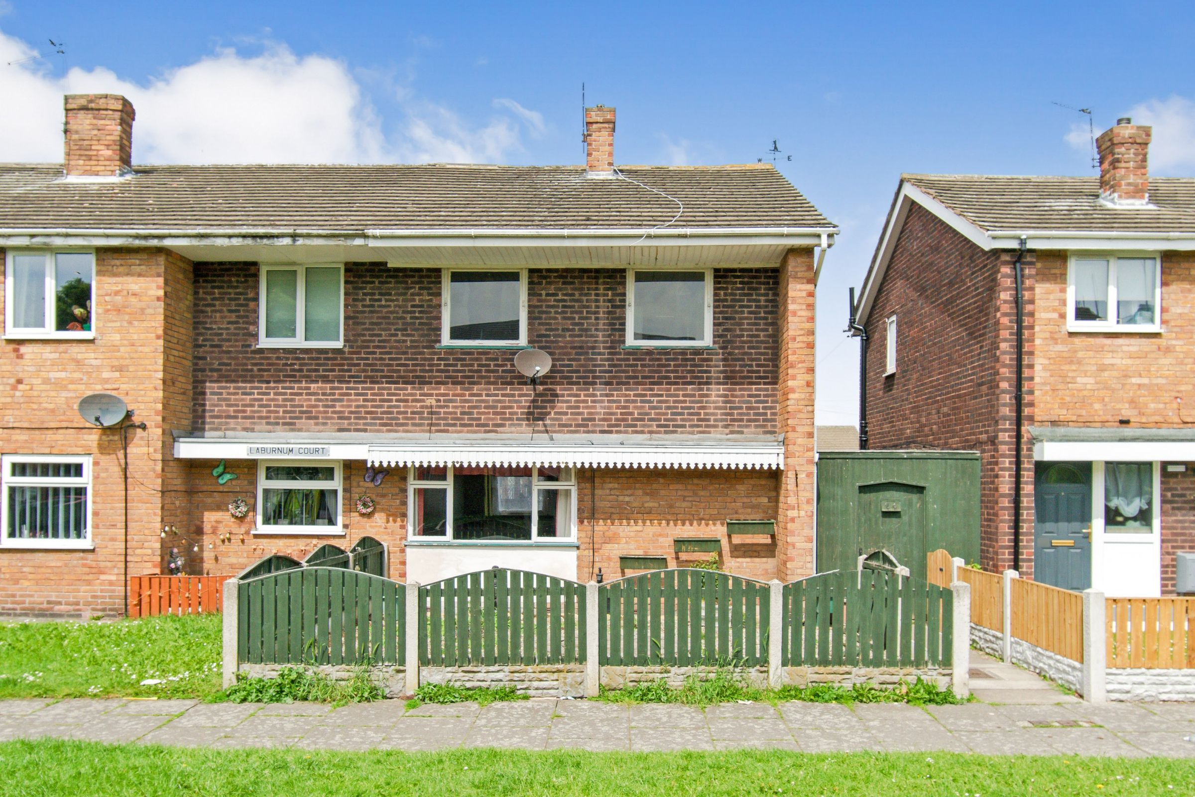 3 bed semidetached house for sale in Laburnum Court, Castleford, West