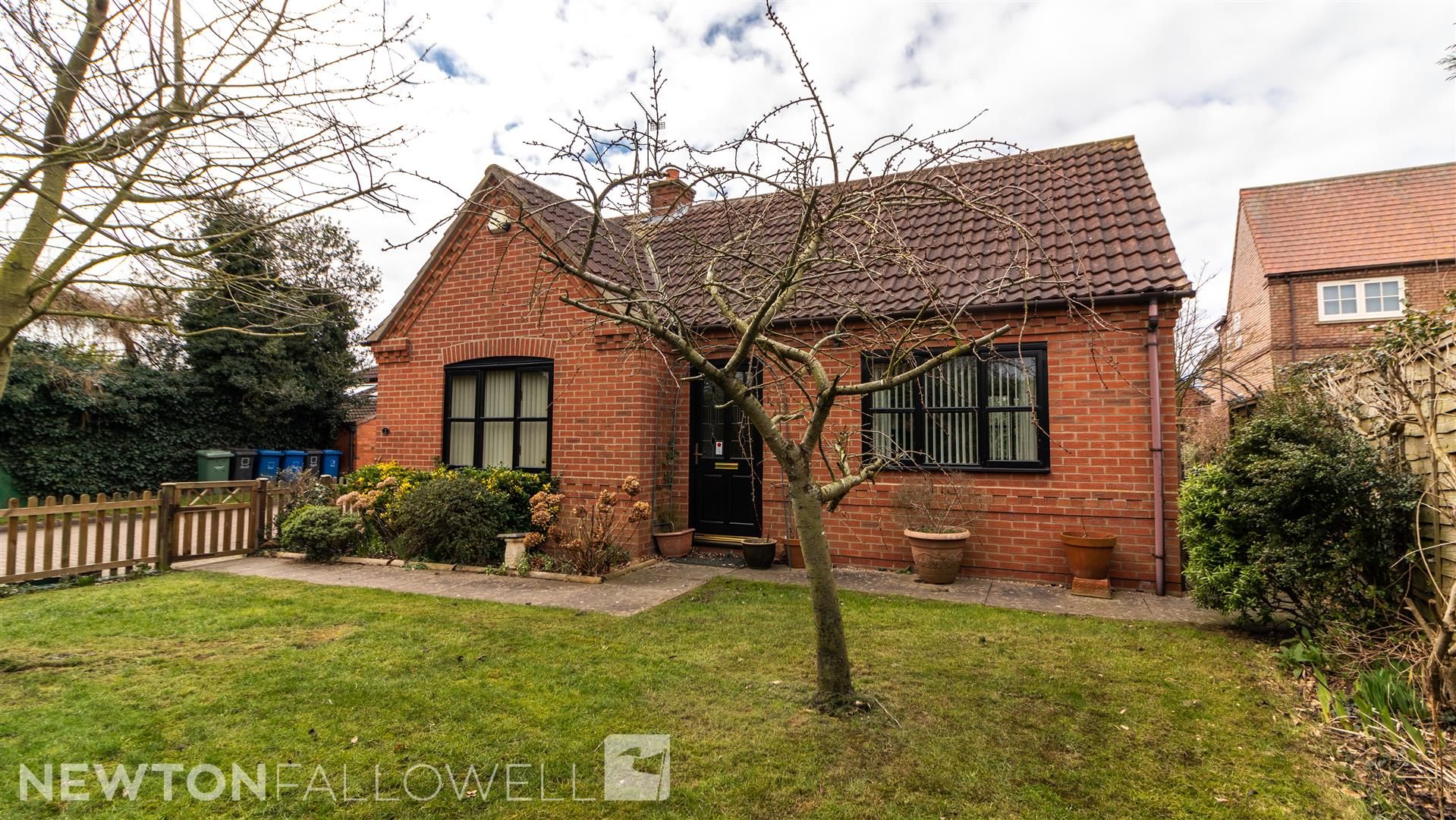 2 bed detached bungalow for sale in The Brambles, NewtonOnTrent