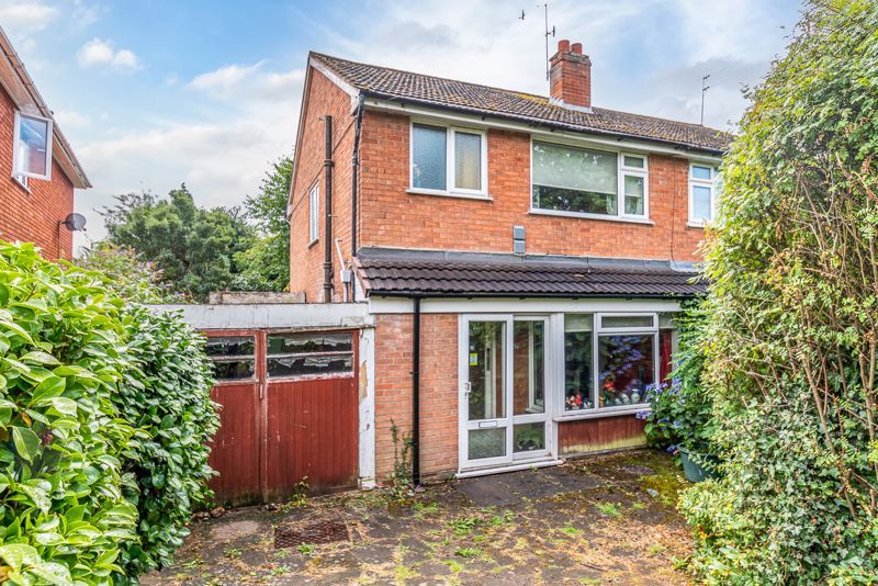 3 bed semidetached house for sale in Birmingham Road, Lickey End