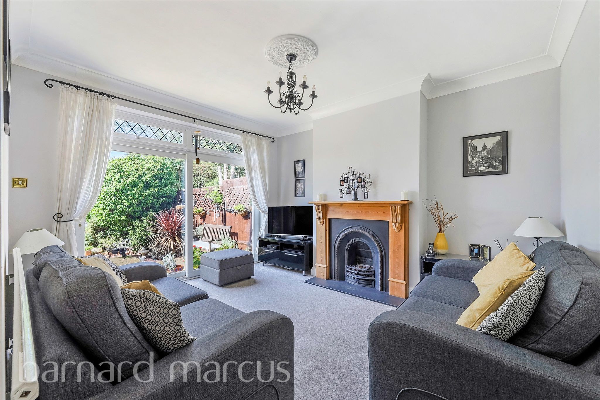 4 bed semidetached house for sale in Raeburn Avenue, Berrylands