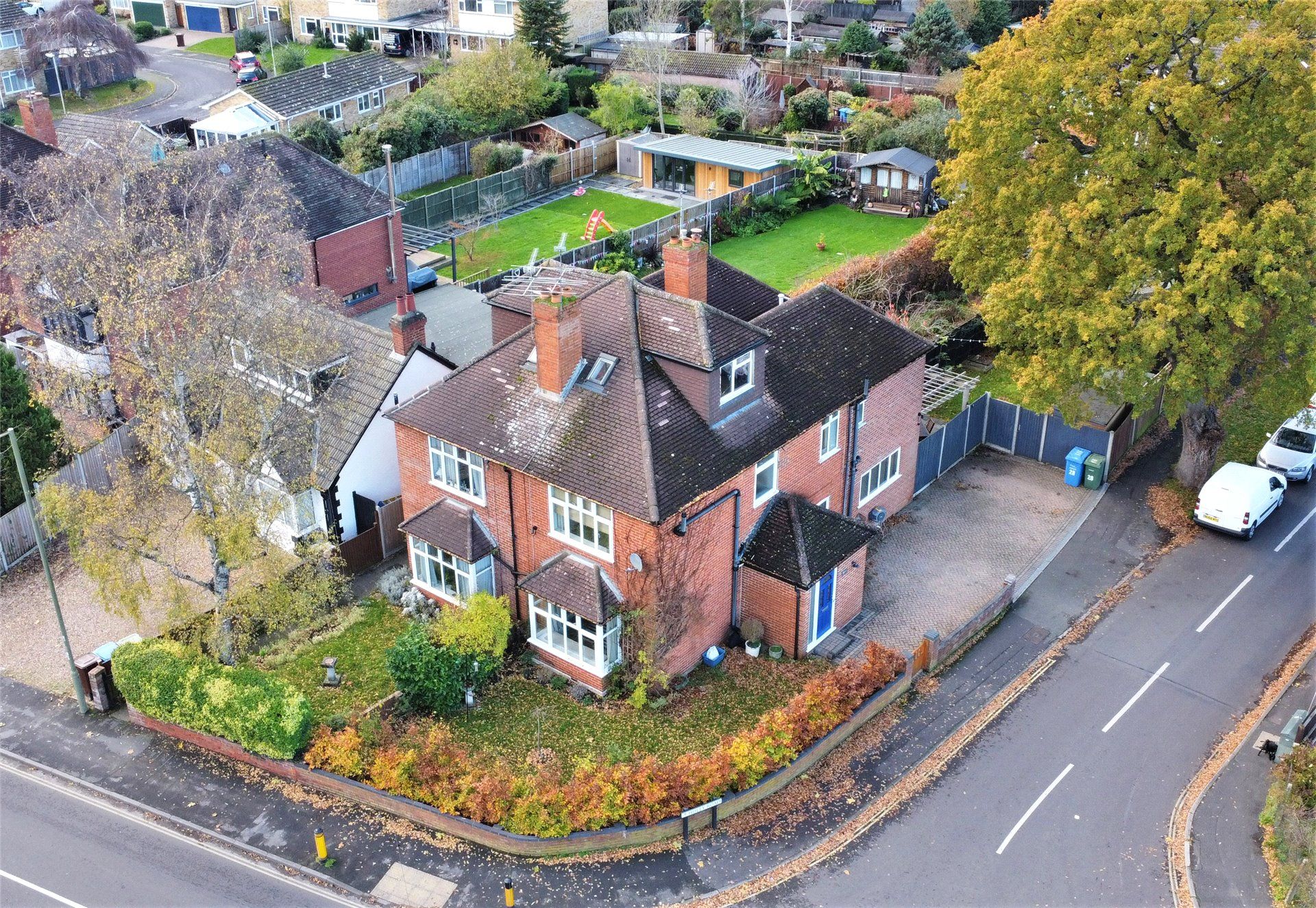 4 bed semidetached house for sale in Prospect Road, Farnborough