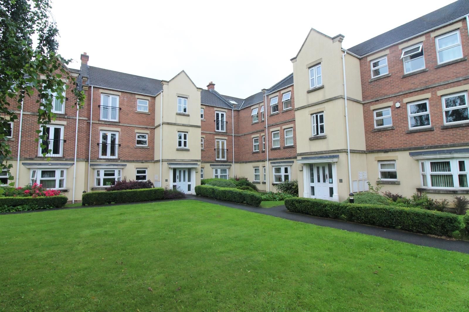2 bed flat for sale in Whitehall Croft, Leeds, West Yorkshire LS12 Zoopla