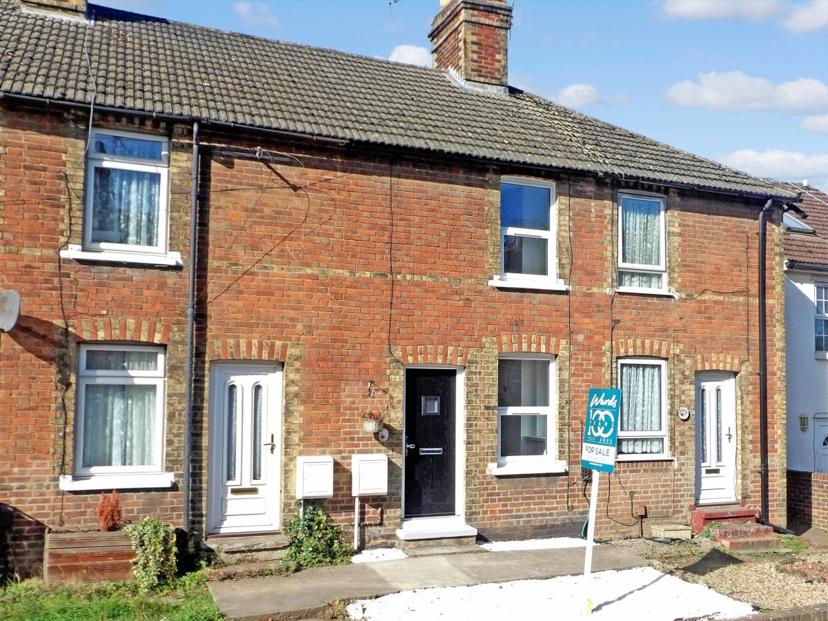 2 bed terraced house to rent in New Hythe Lane, Larkfield, Aylesford