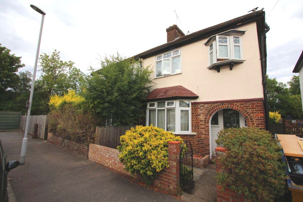 4 bed semidetached house to rent in Herbert Road, Kingston Upon Thames