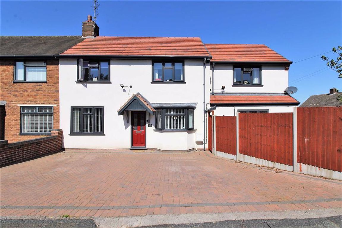 4 bed semidetached house for sale in Mount Road, Lanesfield