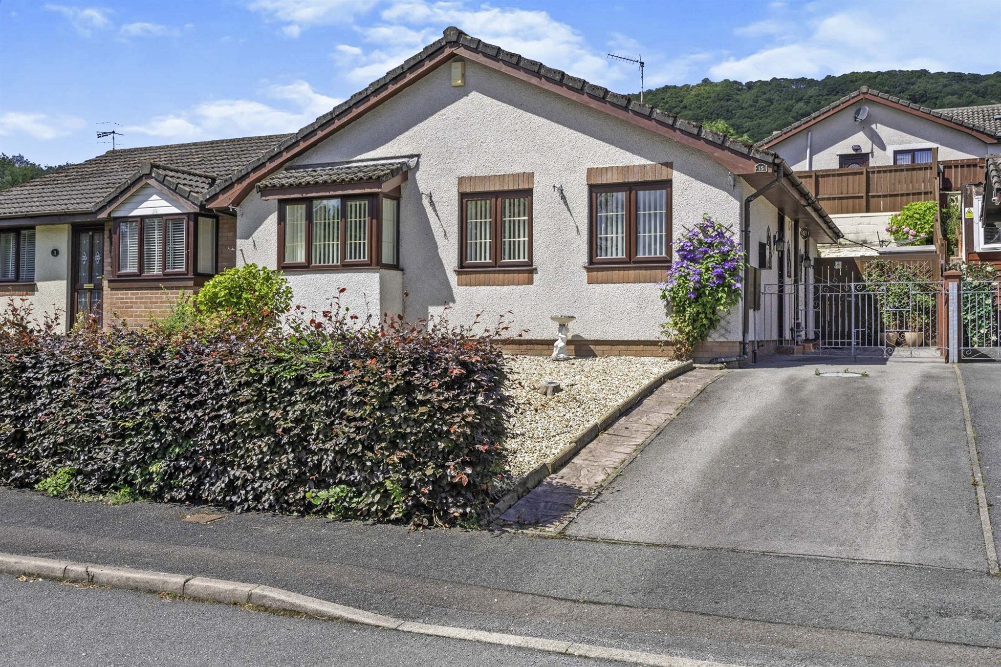 3 bed semidetached bungalow for sale in Darran Park, Neath Abbey