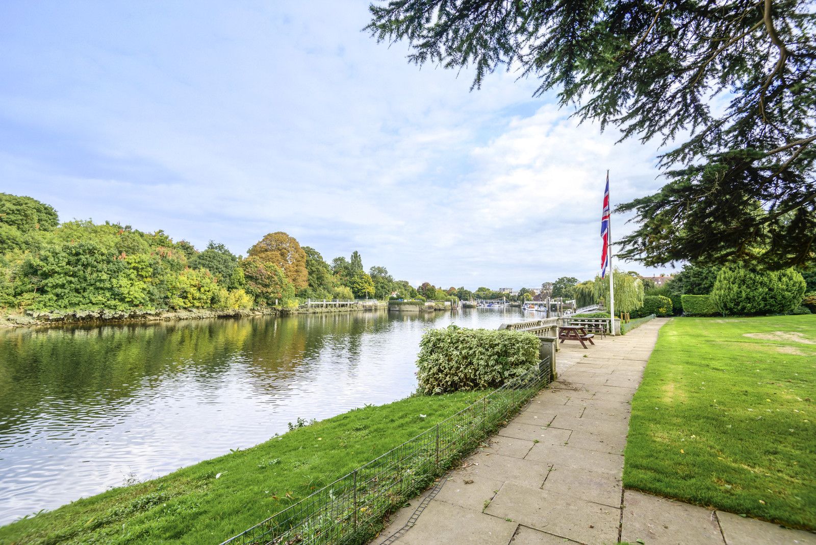 1 bed flat for sale in Twickenham Road, Teddington TW11 Zoopla
