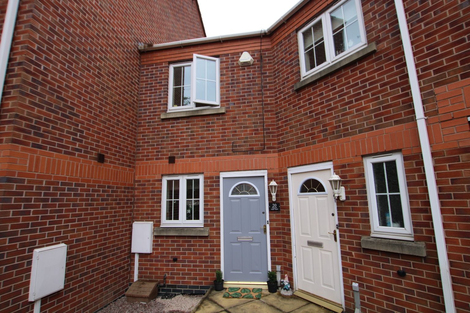 3 bed terraced house for sale in Grants Yard, BurtonOnTrent DE14 Zoopla