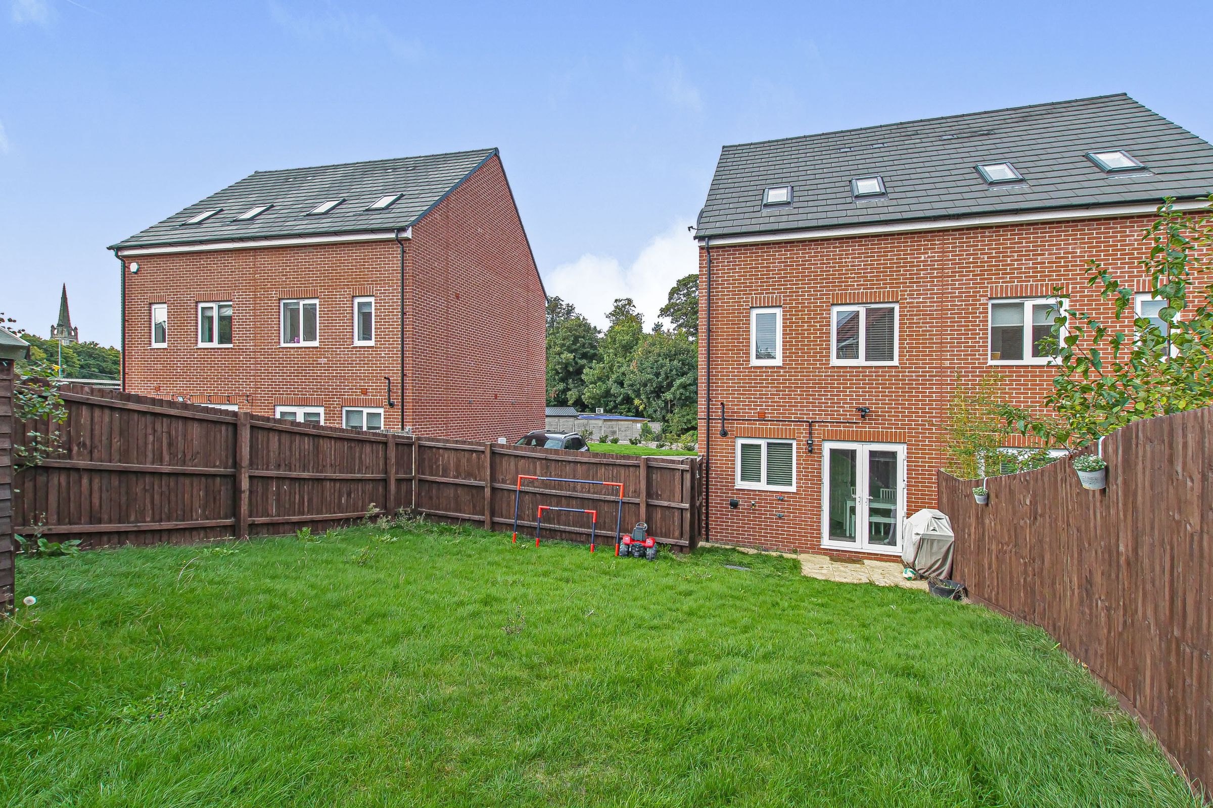 3 bed semidetached house for sale in Whitehill Place, Saffron Walden