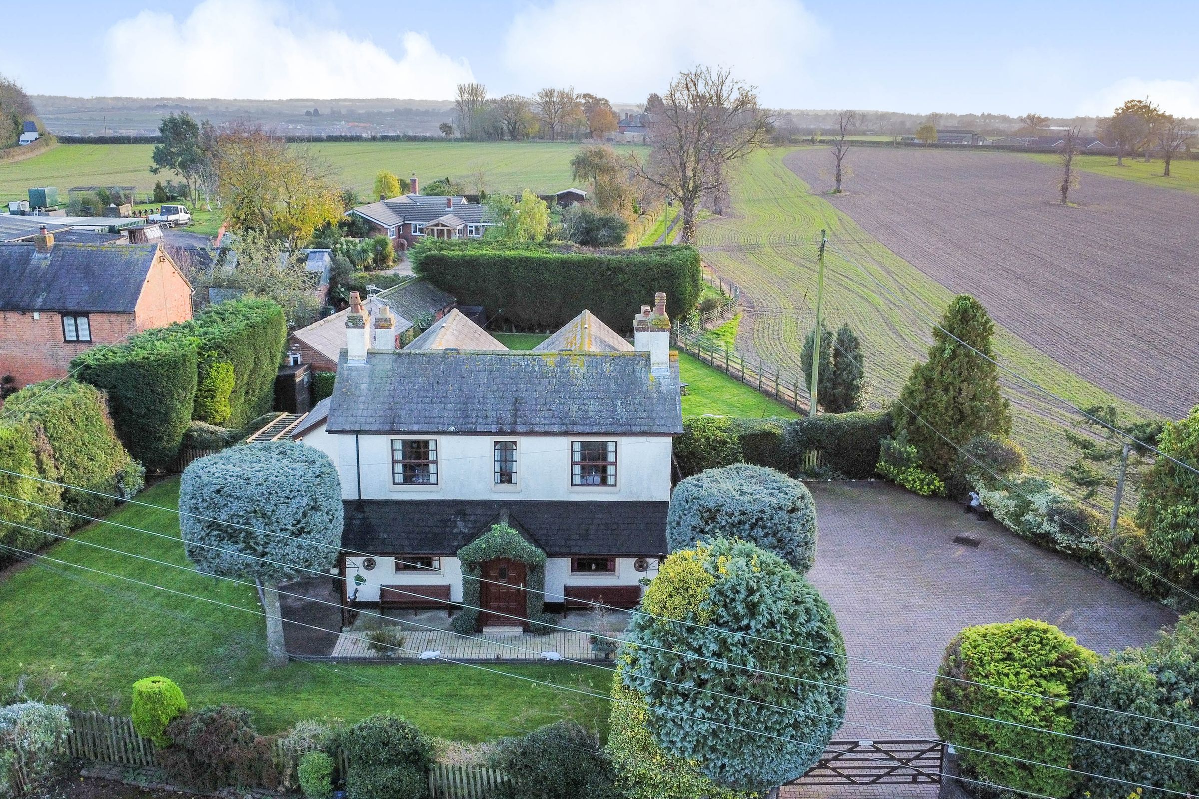 4 bed detached house for sale in Lilbourne Road, Clifton Upon Dunsmore