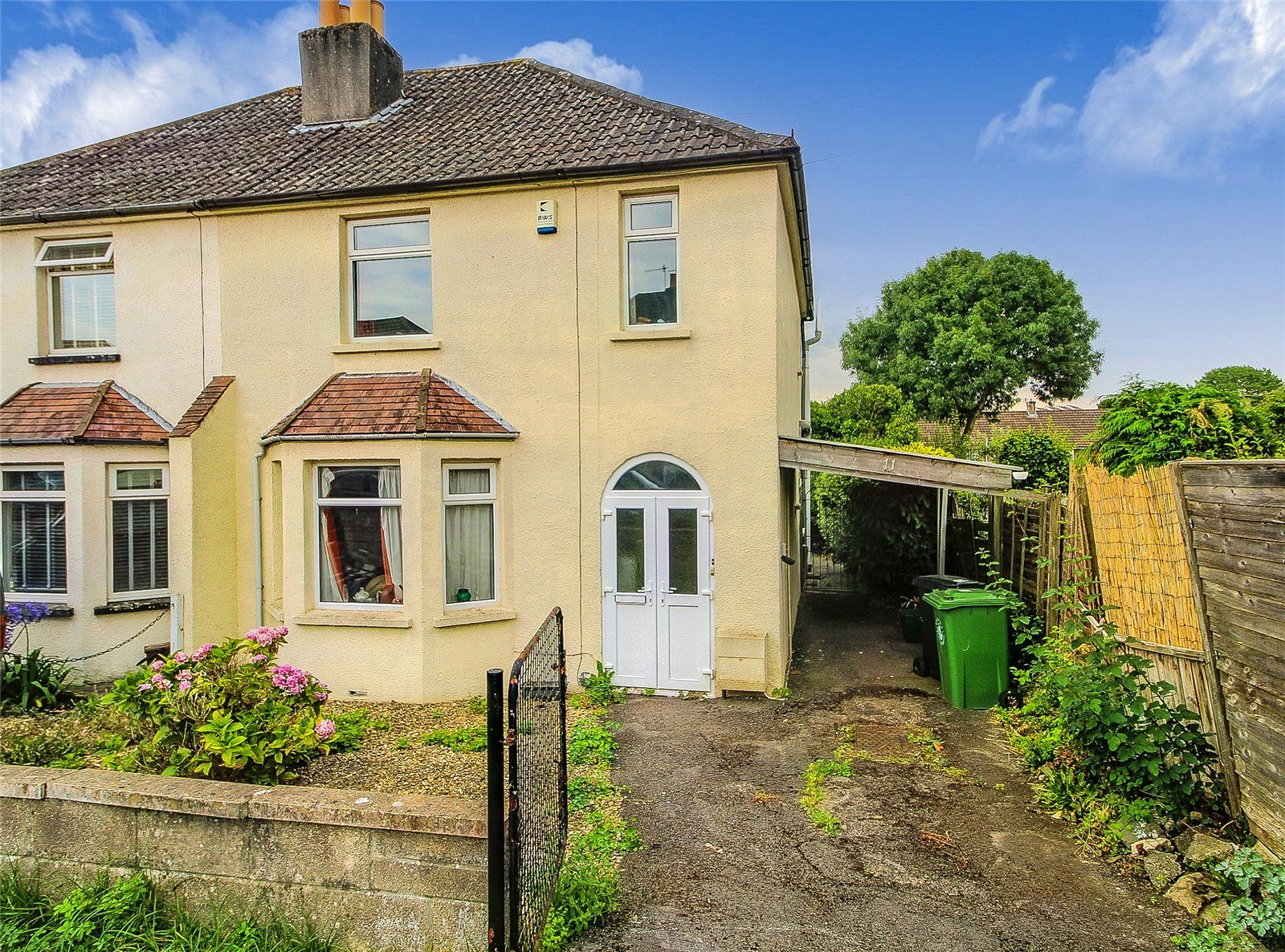 3 bed semidetached house for sale in Perrycroft Road,