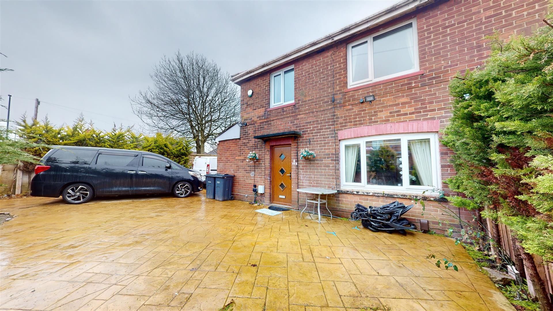 4 bed semidetached house for sale in Collingham Avenue, Bradford BD6