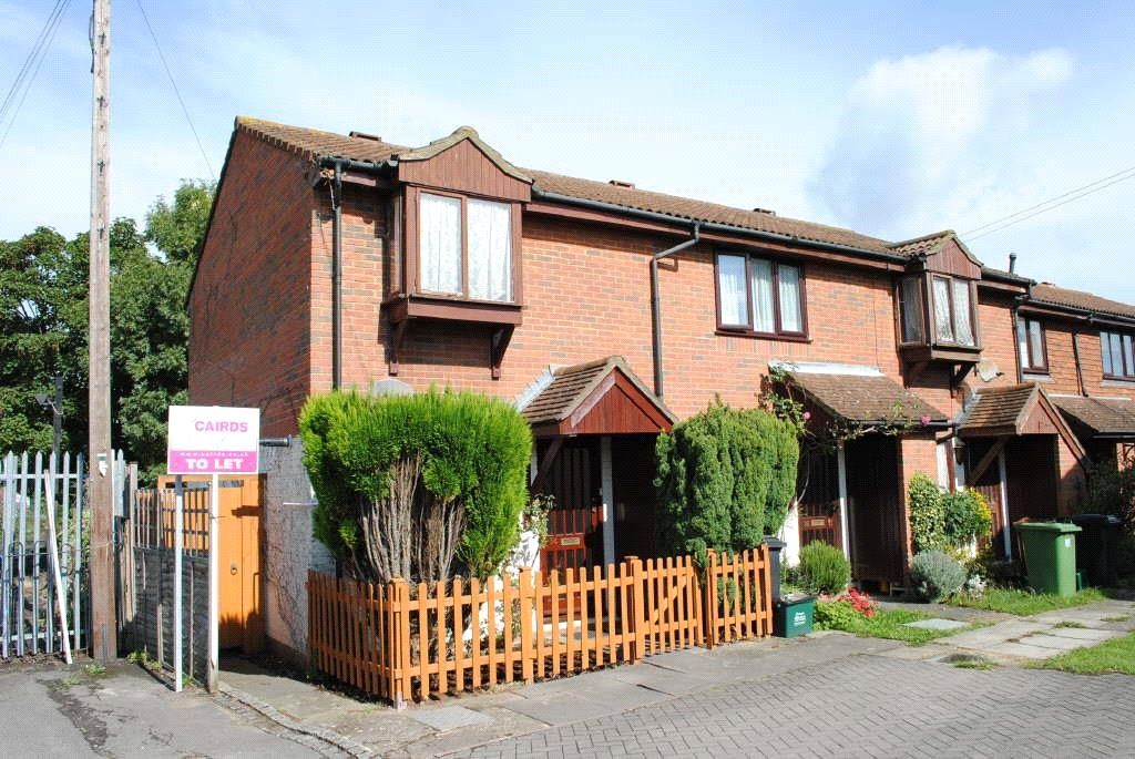 2 bed end terrace house to rent in Lintons Lane, Epsom, Surrey KT17