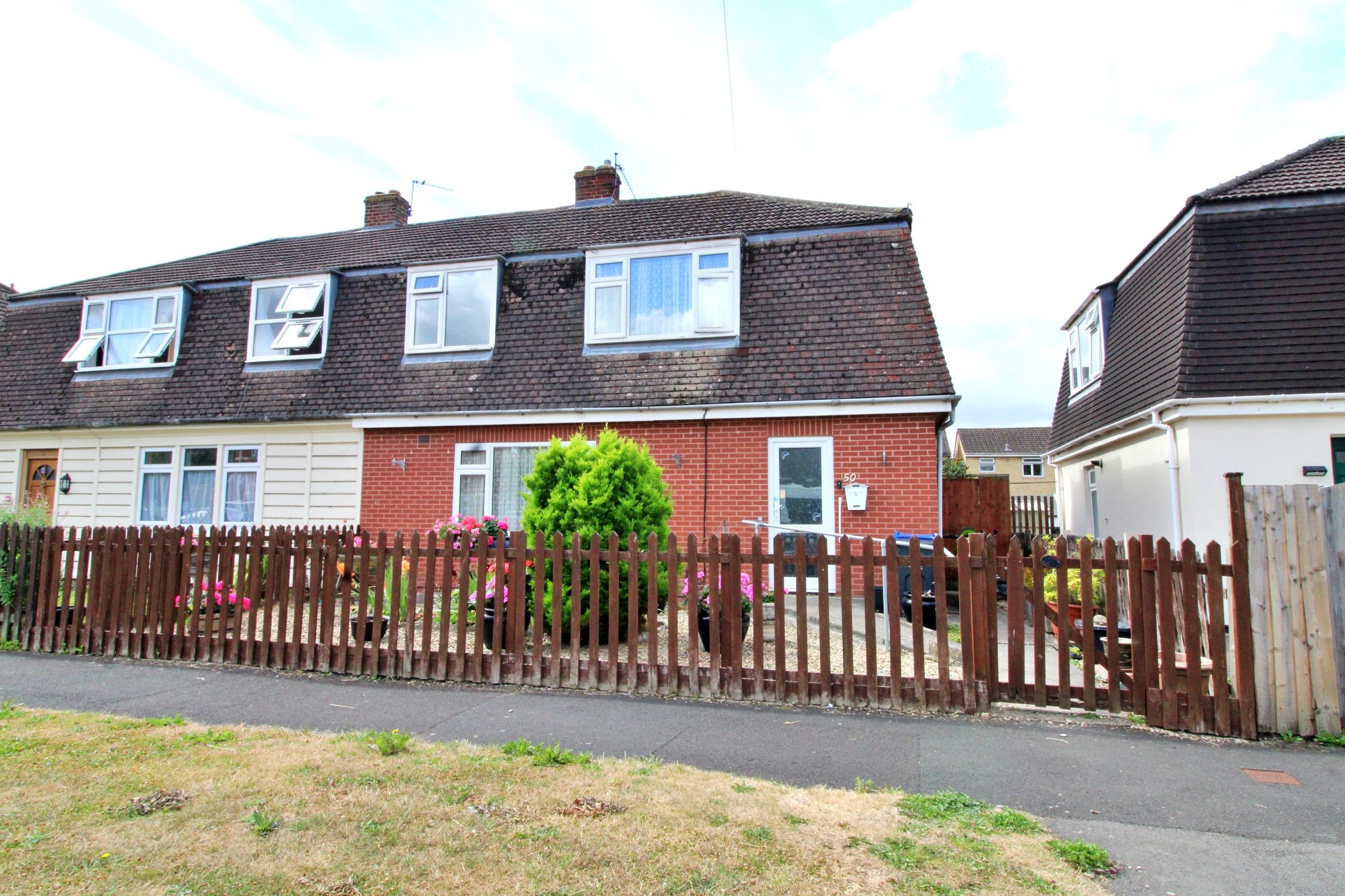 4 bed semidetached house for sale in Milton Avenue, Melksham