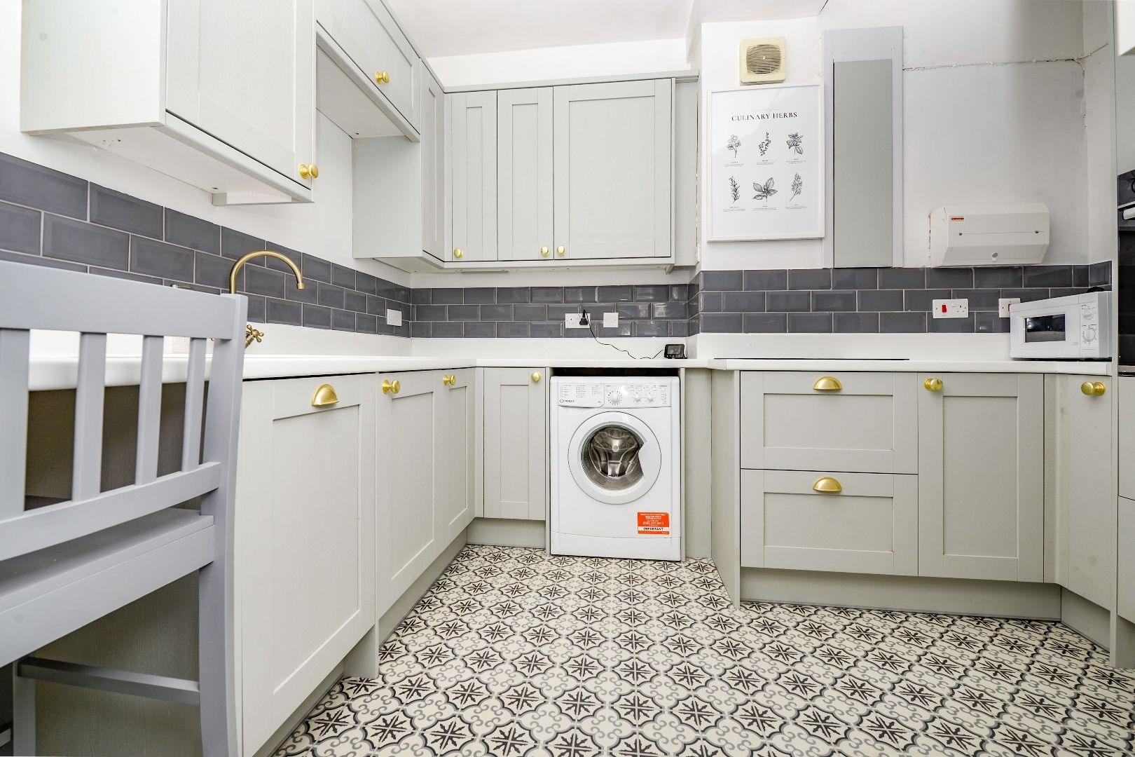 2 bed flat to rent in Elmfield, West Block, Millbrook Road East