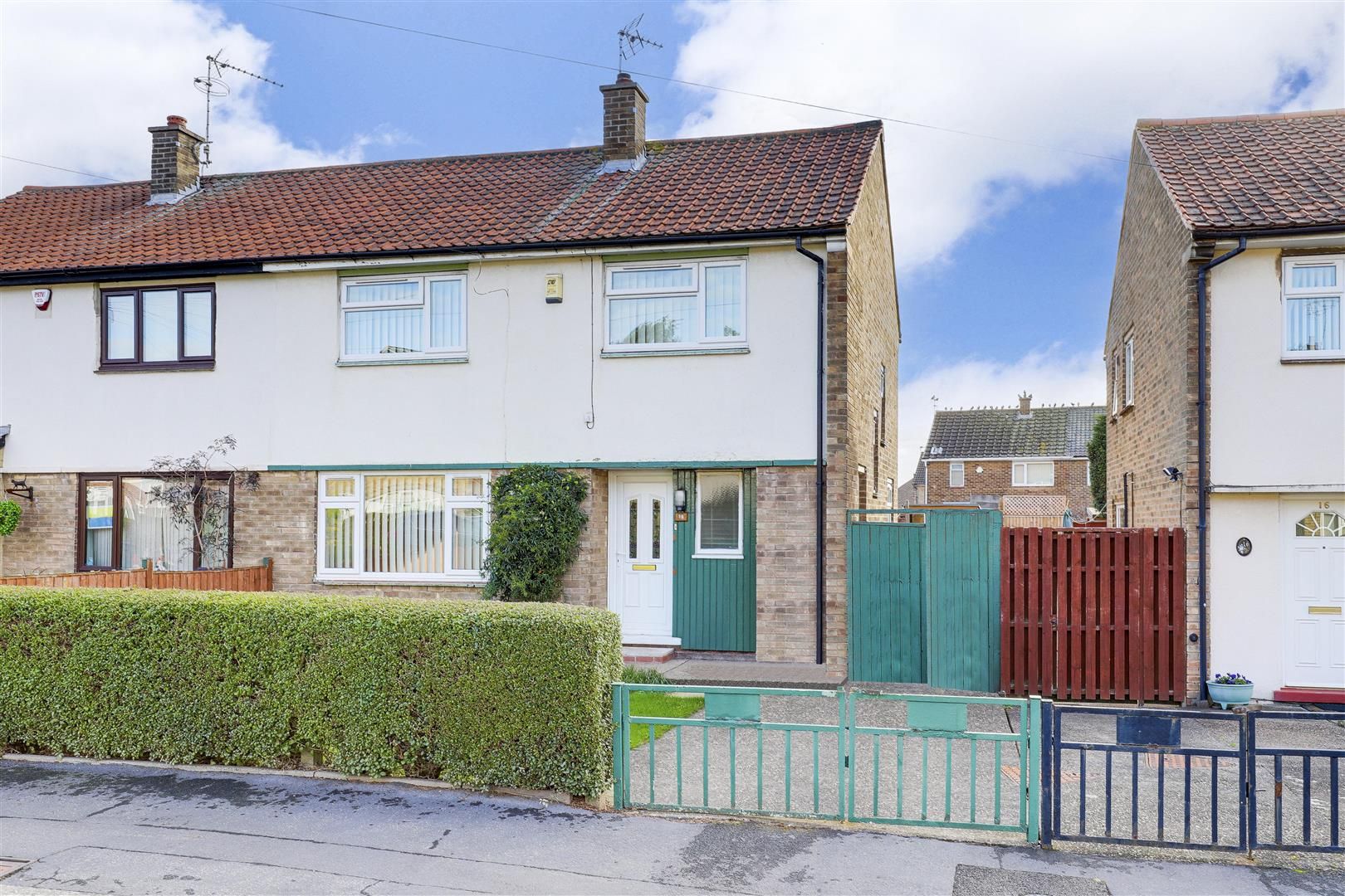3 bed semidetached house for sale in Roundwood Road, Arnold