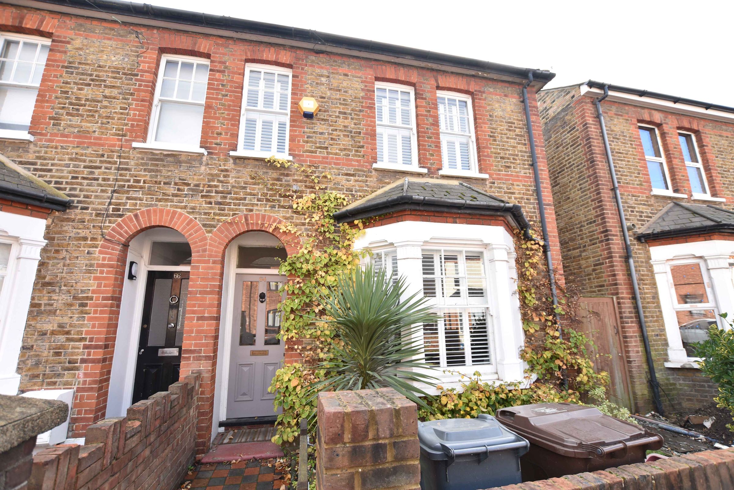 3 bed semidetached house for sale in Queens Road, Feltham, Middlesex