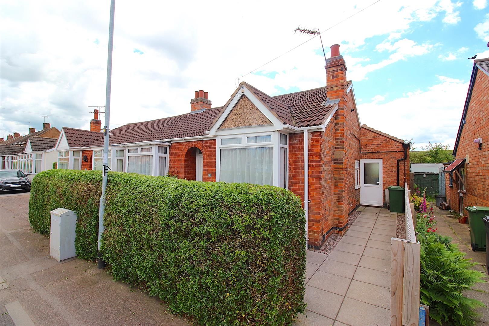 2 bed semidetached bungalow for sale in Central Avenue, Syston