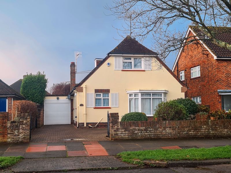 3 bed property for sale in Aldsworth Avenue, GoringBySea, Worthing