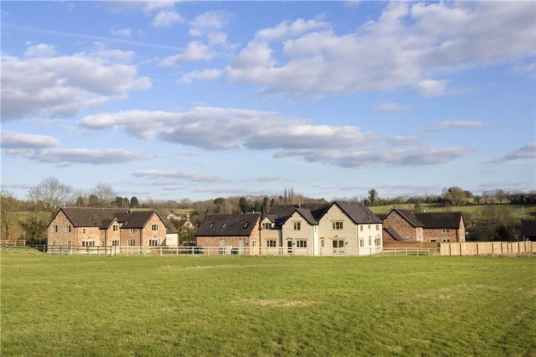New home, 5 bed detached house for sale in Compton Fields, Combrook
