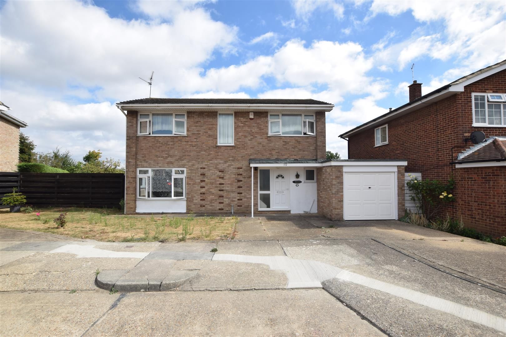 4 bed detached house to rent in Willow Hill, StanfordLeHope SS17 Zoopla