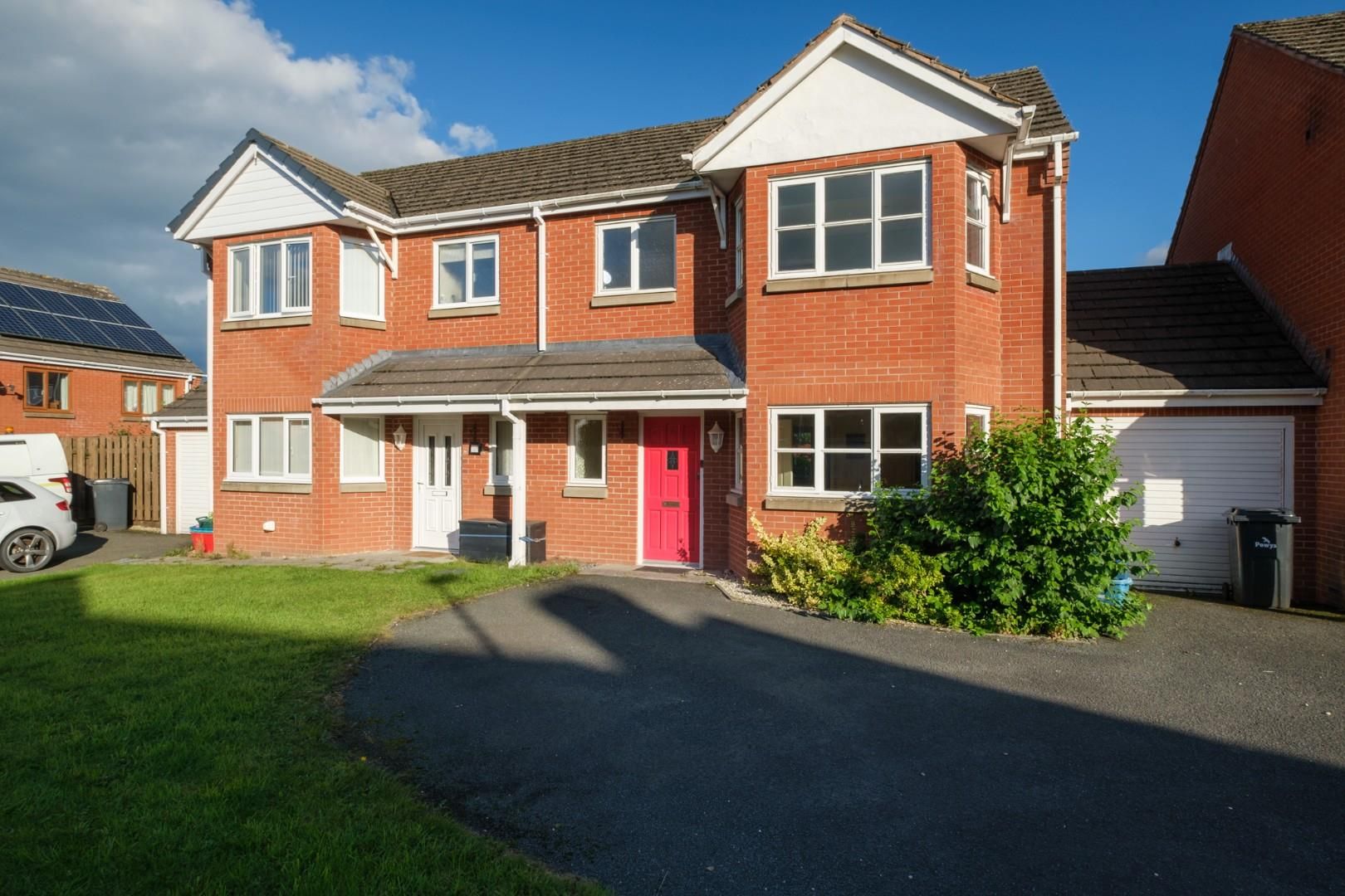 3 bed property for sale in Ithon View, Trmont Park, Llandrindod Wells