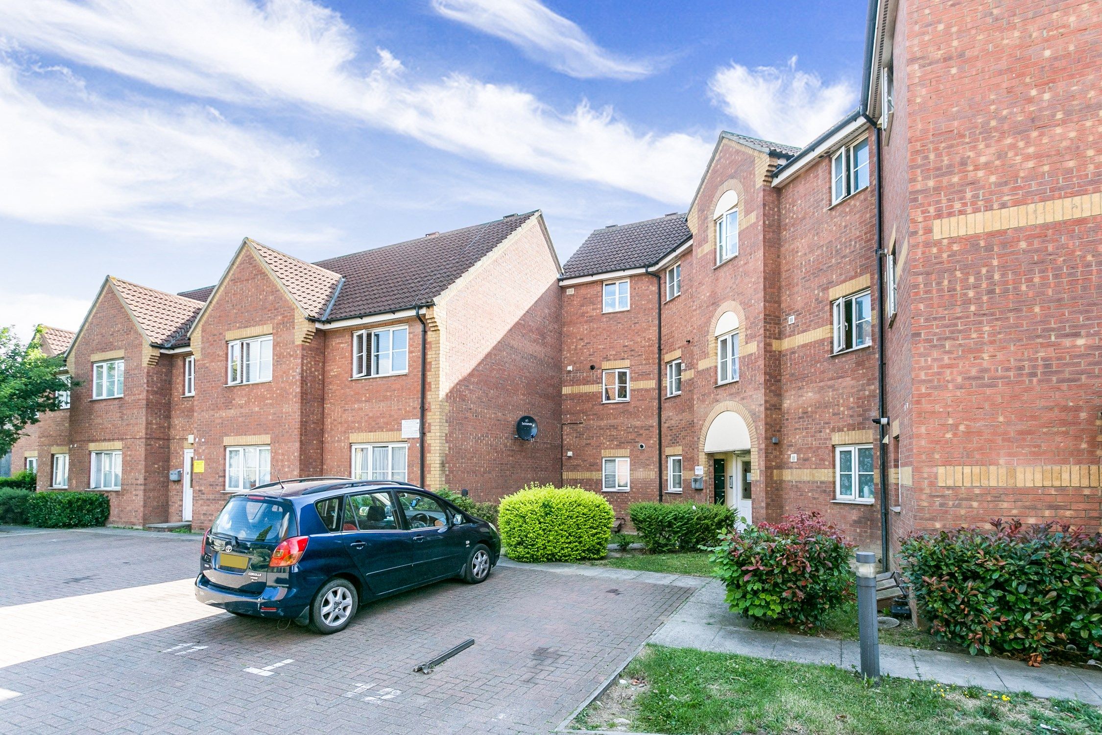 2 bed flat to rent in Ley Street, Ilford IG2 Zoopla