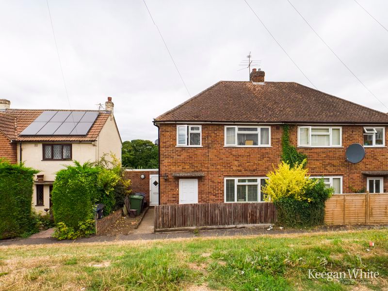 3 bed semidetached house for sale in Hillary Road, High HP13