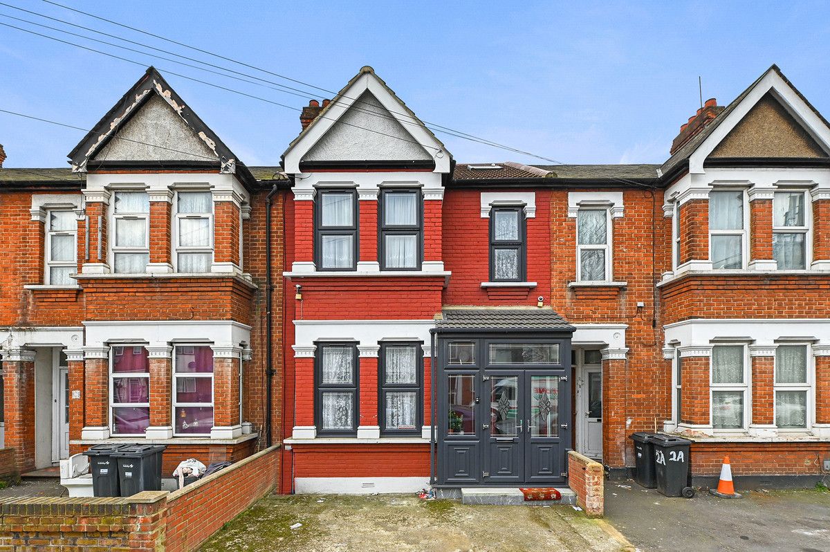 8 bed terraced house for sale in Hampton Road, Ilford IG1 Zoopla