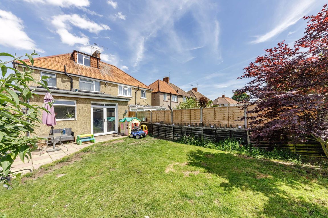 4 bed semidetached house for sale in Vernon Road, Feltham TW13 Zoopla