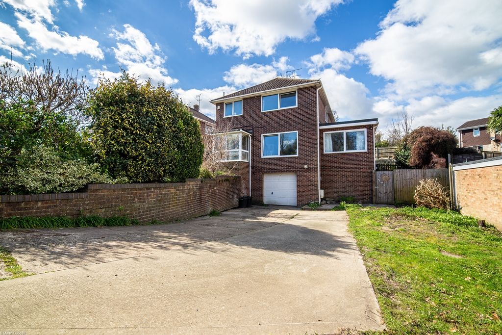 5 bed detached house for sale in Whittington Close, Hythe SO45 Zoopla